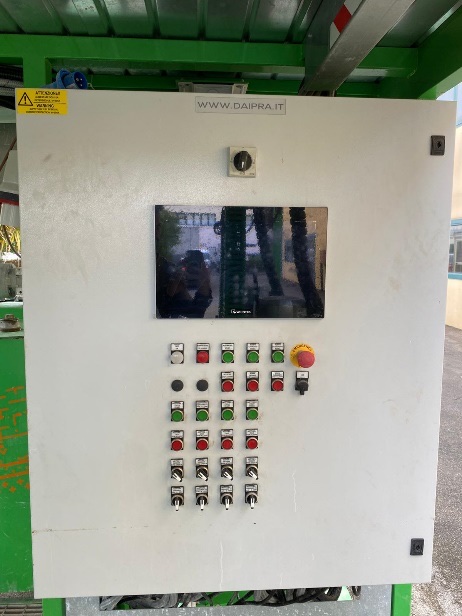 Control panel with the datalogger display for pressure, volume and mix recipe