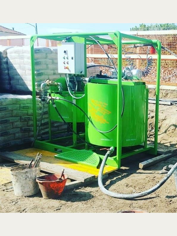 Dai Prà plant in use on site, next to pallets of cement